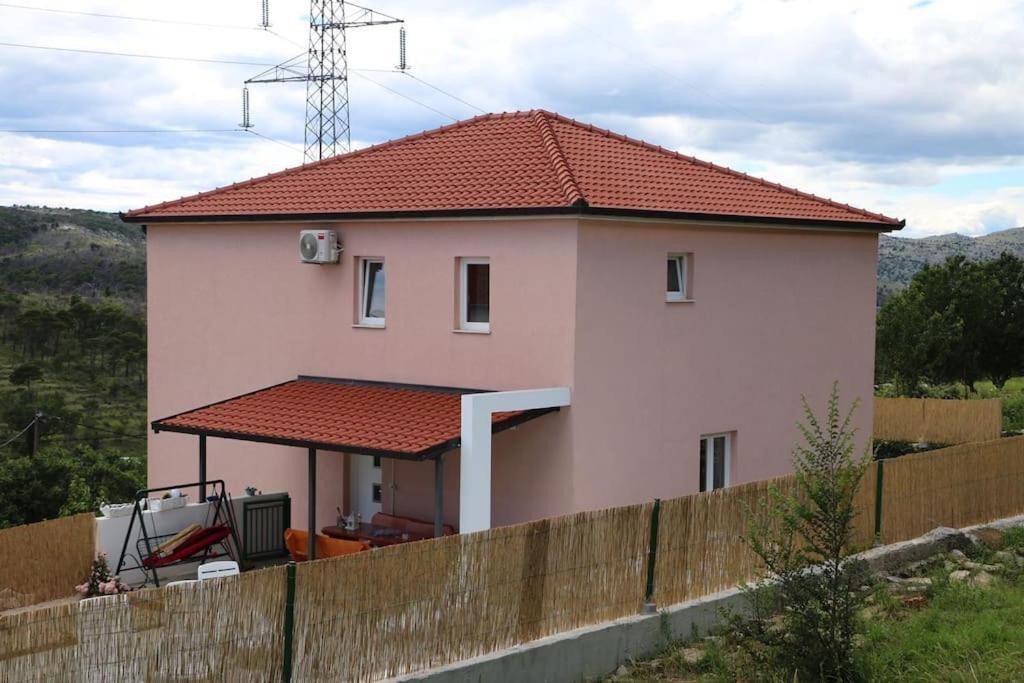 Villa With Swimming Pool And Game Room Tugare Exterior foto